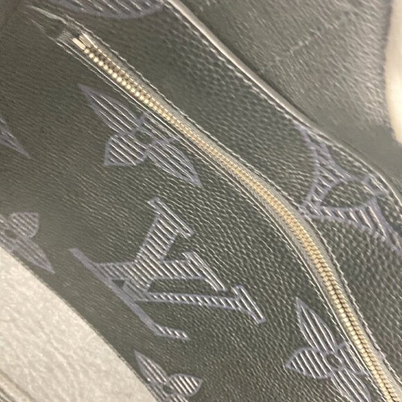 LOUIS VUITTON M57290 Monogram Giant Shadow Cabas Voyage NV Tote Bag Shoulder Bag - Picture 14 of 16